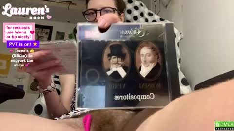 Snapshot of laurenipsumsit chatting on 05/19/26, 01:33 Lauren online show from 05/19/26, 01:33