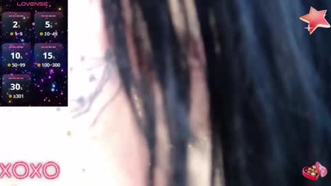 Snapshot of laurenjenssen chatting on 01/04/25, 09:00 Laura online show from 01/04/25, 09:00