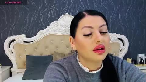 Snapshot of laurenjenssen chatting on 02/06/25, 08:39 Laura online show from 02/06/25, 08:39