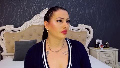 Laura online show from 12/17/25, 09:48