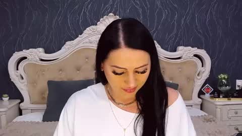 Laura online show from 04/20/26, 12:08