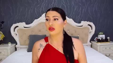 Snapshot of laurenjenssen chatting on 06/19/26, 11:47 Laura online show from 06/19/26, 11:47