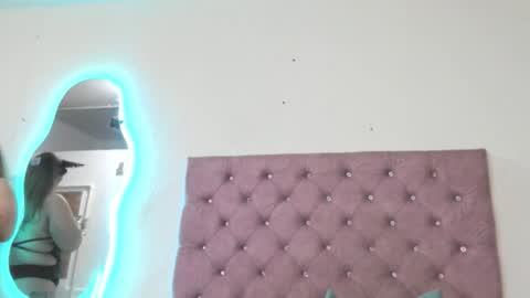 laurenlaine online show from 10/31/25, 10:49