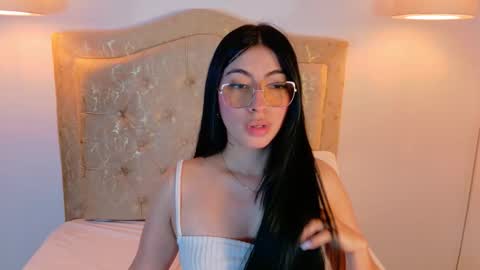 laurenn_smitth online show from 11/04/25, 12:37