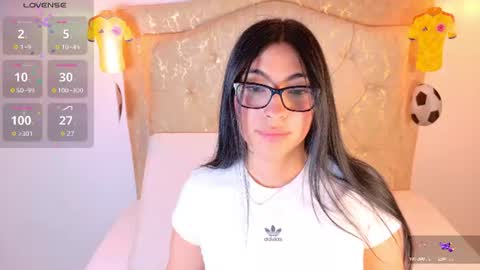laurenn_smitth online show from 06/18/26, 12:42