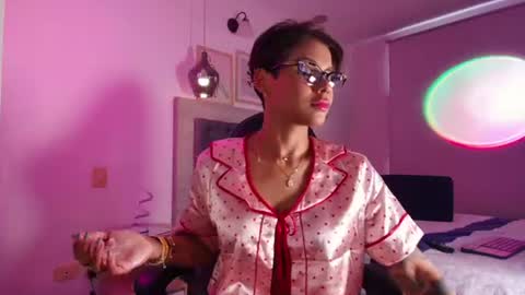 Lauren Saenz online show from 07/15/26, 12:10