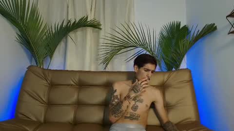 Lauren and Cristopher online show from 02/21/25, 03:01