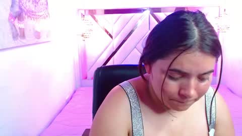 Snapshot of laurha_ chatting on 05/15/26, 07:54 laura online show from 05/15/26, 07:54