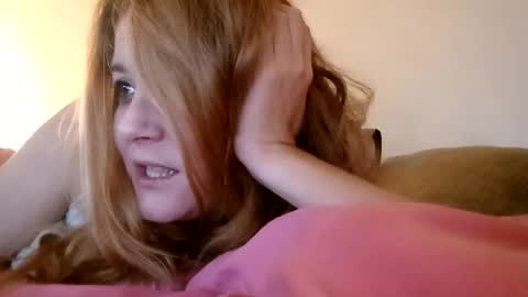 Snapshot of lauriehotxxx chatting on 10/12/25, 05:23 lauriehotxxx online show from 10/12/25, 05:23