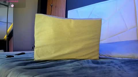 Lau Roberts online show from 11/11/25, 03:39