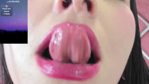 LauryJonson  online show from 12/16/24, 09:31