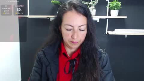 Snapshot of lauryn_jones chatting on 05/07/26, 05:51 Laury online show from 05/07/26, 05:51