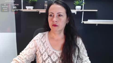 Snapshot of lauryn_jones chatting on 05/13/26, 05:43 Laury online show from 05/13/26, 05:43