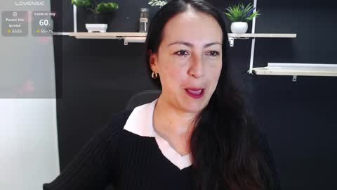 Snapshot of lauryn_jones chatting on 05/14/26, 05:42 Laury online show from 05/14/26, 05:42