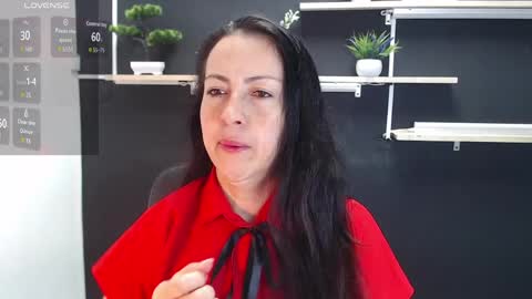 Snapshot of lauryn_jones chatting on 05/15/26, 06:04 Laury online show from 05/15/26, 06:04