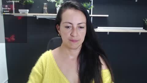 Snapshot of lauryn_jones chatting on 05/29/26, 07:23 Laury online show from 05/29/26, 07:23