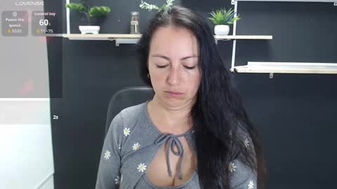 Snapshot of lauryn_jones chatting on 06/03/26, 07:30 Laury online show from 06/03/26, 07:30