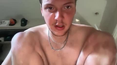 Snapshot of lausfavorite chatting on 10/24/25, 02:57 lausfavorite online show from 10/24/25, 02:57