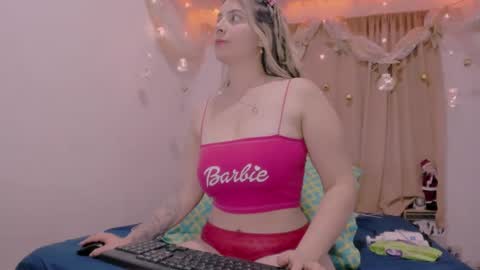 Snapshot of lauu_g chatting on 12/27/24, 04:04 Lauu G online show from 12/27/24, 04:04