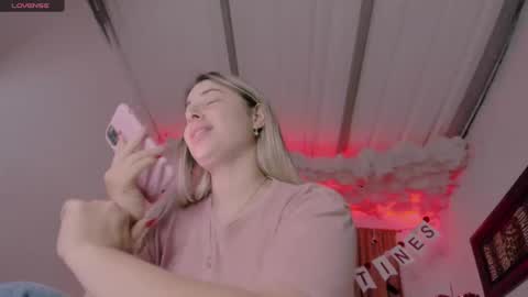 Snapshot of lauu_g chatting on 02/15/25, 03:09 Lauu G online show from 02/15/25, 03:09