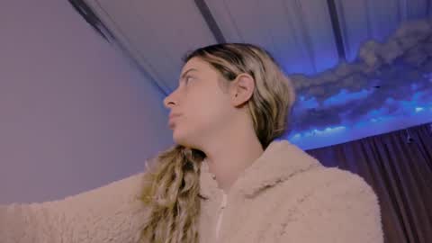 Snapshot of lauu_g chatting on 03/01/25, 04:37 Lauu G online show from 03/01/25, 04:37