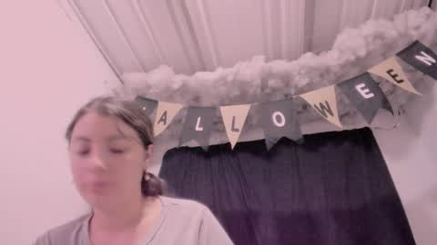 Snapshot of lauu_g chatting on 10/21/25, 10:05 Lauu G online show from 10/21/25, 10:05