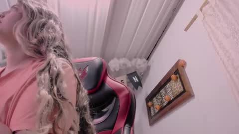 Snapshot of lauu_g chatting on 10/24/25, 09:17 Lauu G online show from 10/24/25, 09:17