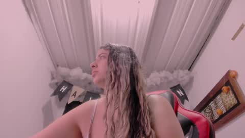 Snapshot of lauu_g chatting on 10/27/25, 11:25 Lauu G online show from 10/27/25, 11:25