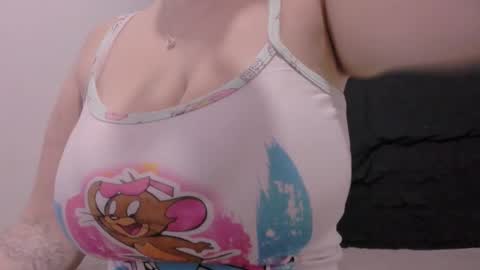 Snapshot of lauu_g chatting on 11/05/25, 10:15 Lauu G online show from 11/05/25, 10:15