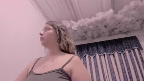 Snapshot of lauu_g chatting on 11/12/25, 09:42 Lauu G online show from 11/12/25, 09:42