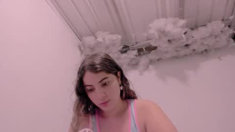 Snapshot of lauu_g chatting on 12/19/25, 09:27 Lauu G online show from 12/19/25, 09:27