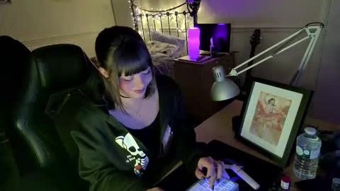 Lavenderrzz online show from 11/24/25, 02:17