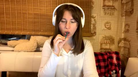 Emily online show from 12/05/25, 03:20