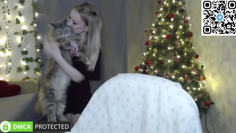 Snapshot of lavinell chatting on 12/14/24, 09:18 Mia online show from 12/14/24, 09:18