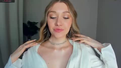 Snapshot of laviniahoutz chatting on 06/24/26, 10:42 Jane online show from 06/24/26, 10:42