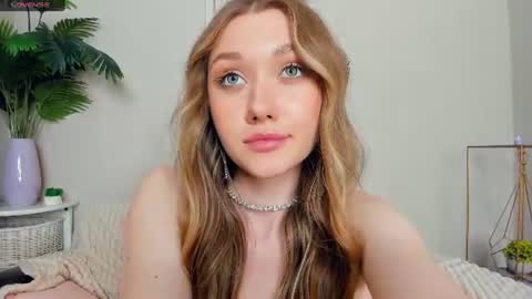 Snapshot of laviniahoutz chatting on 06/25/26, 05:12 Jane online show from 06/25/26, 05:12