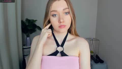 Snapshot of laviniahoutz chatting on 06/27/26, 11:10 Jane online show from 06/27/26, 11:10