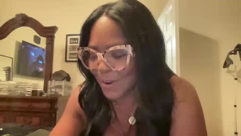 Snapshot of lavishly69 chatting on 09/26/25, 12:47 Brownsugar69 online show from 09/26/25, 12:47