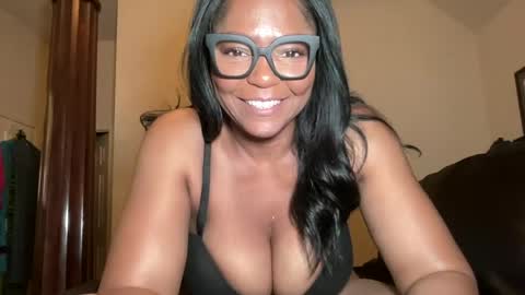 Snapshot of lavishly69 chatting on 07/12/26, 05:09 Brownsugar69 online show from 07/12/26, 05:09