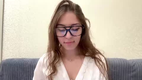 Snapshot of lavonebotten chatting on 07/06/26, 11:07 Elina online show from 07/06/26, 11:07
