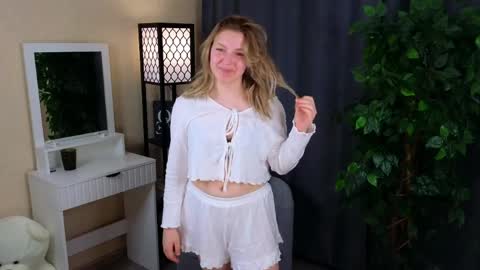 Diana online show from 04/07/26, 04:29