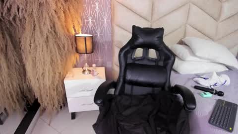 laya online show from 11/13/25, 10:14