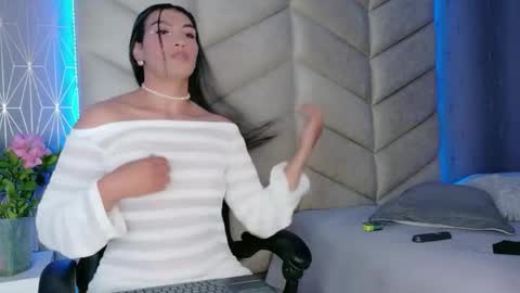 laya online show from 02/22/26, 12:12