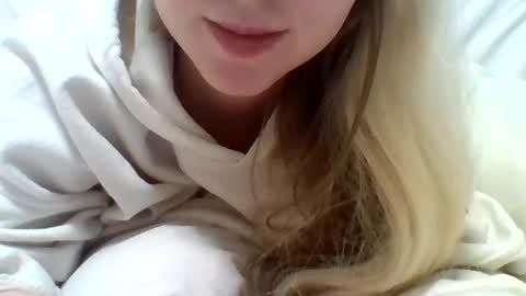 layannalea online show from 12/12/24, 02:59