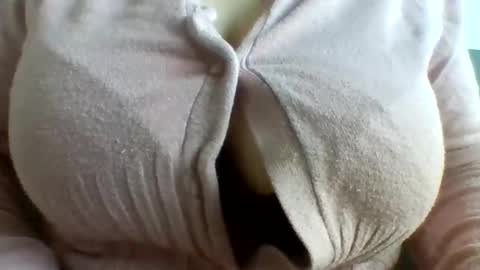 layannalea online show from 11/30/25, 11:42