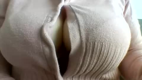 layannalea online show from 12/21/25, 09:00