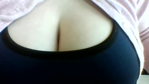 Snapshot of layannalea chatting on 05/04/26, 01:23 layannalea online show from 05/04/26, 01:23