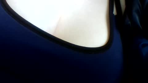 Snapshot of layannalea chatting on 05/19/26, 01:56 layannalea online show from 05/19/26, 01:56