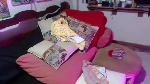 Laye19 online show from 12/01/24, 11:04