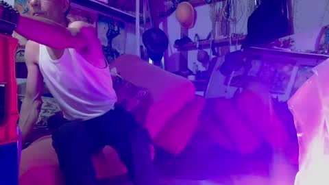 Laye19 online show from 12/10/24, 05:17